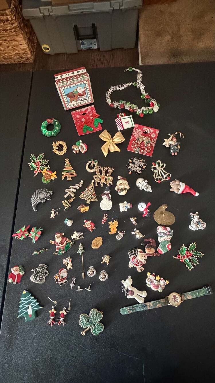 Vintage Christmas & Holiday Jewelry Lot